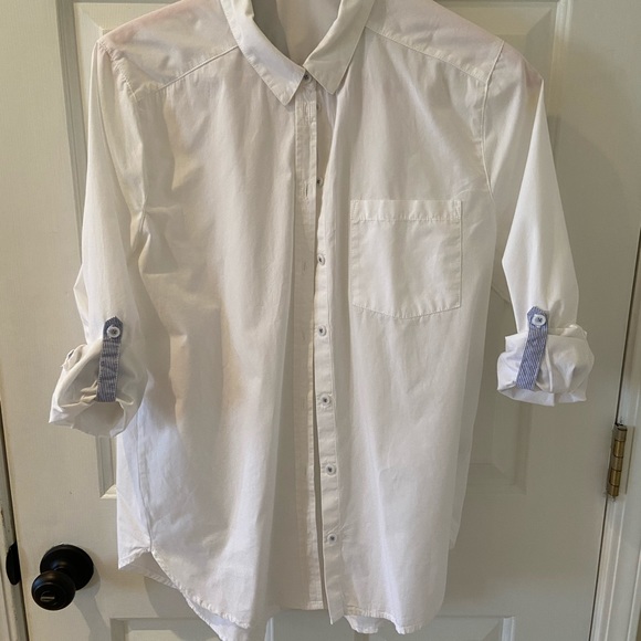 Beachlunchlounge whir and blue stripe button top. - Picture 6 of 6